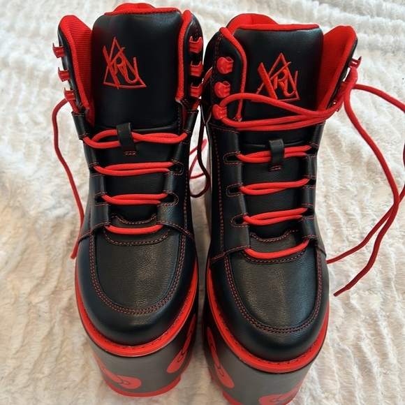 Y. R. U. QOZMO HELLO KITTY BOW BLACK/RED Hello Kitty Platform Sneaker Shoe 8 - Picture 5 of 9